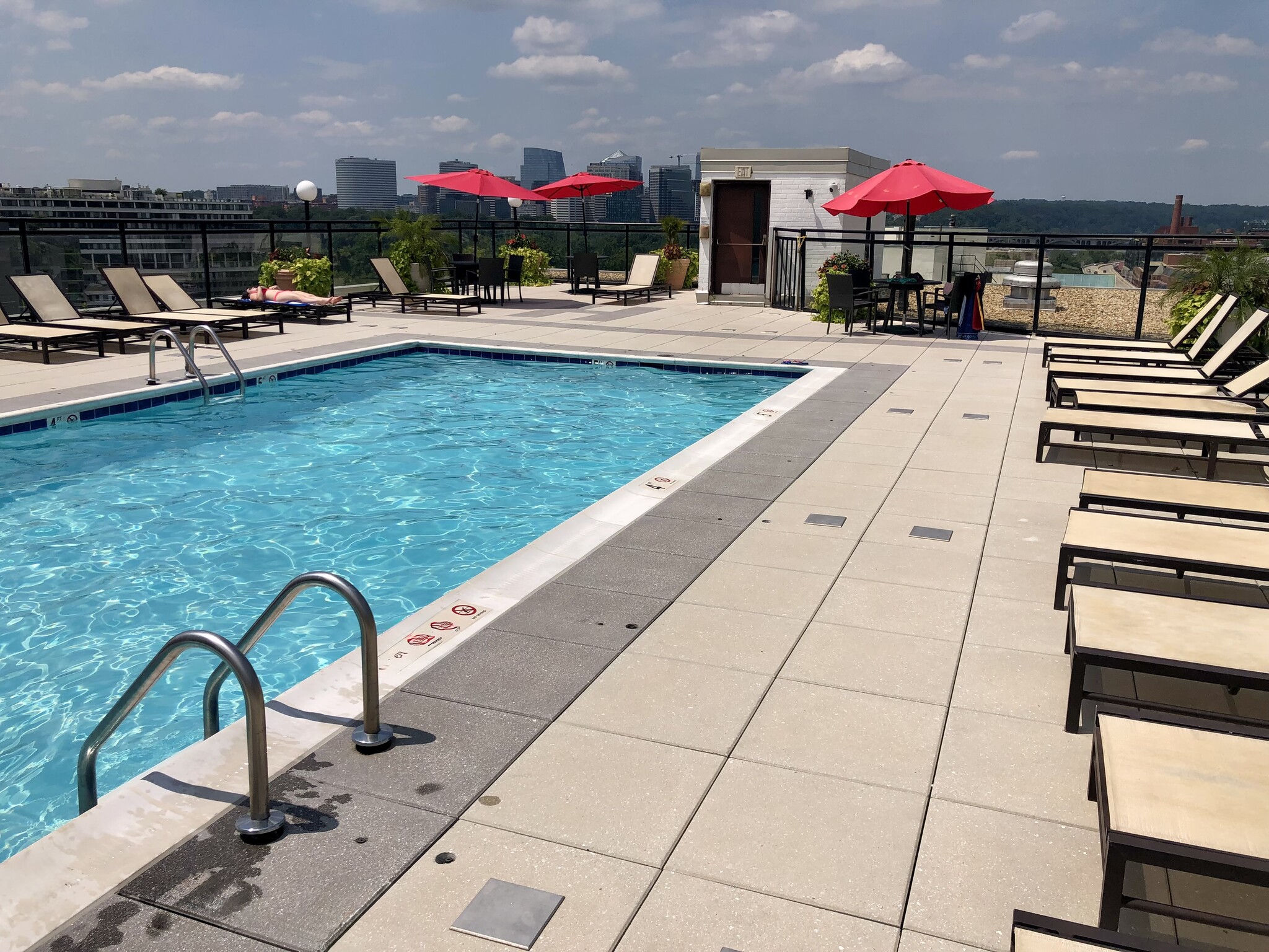 Rooftop Pool - 950 25th St NW