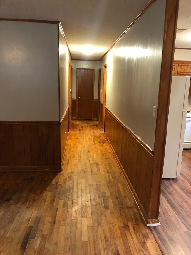 Building Photo - Charming Single-Story Home on a Spacious Lot