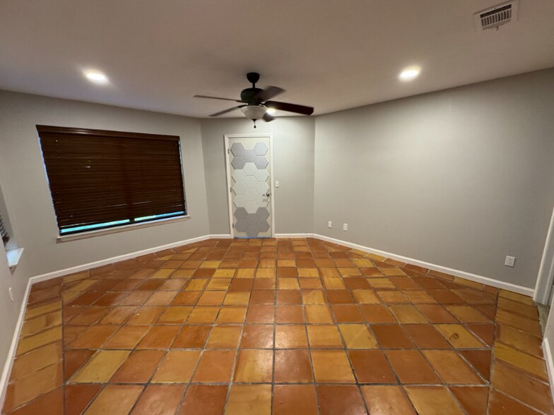 Building Photo - 306 Curacao Way