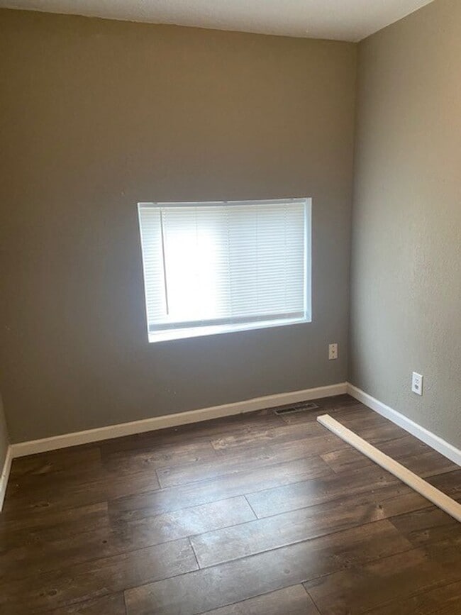 Building Photo - 3 Bedrooms, 2 Bathrooms Single Family Home in Staples, MN