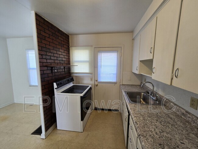 Building Photo - 251 Madison St