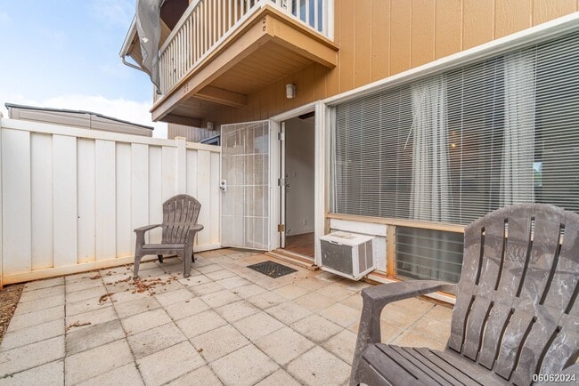 Building Photo - 2br/1.5ba Townhouse in Milalani Manor w/ L...
