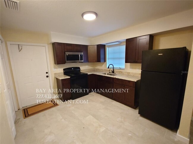 Building Photo - 917 Jensen Ave