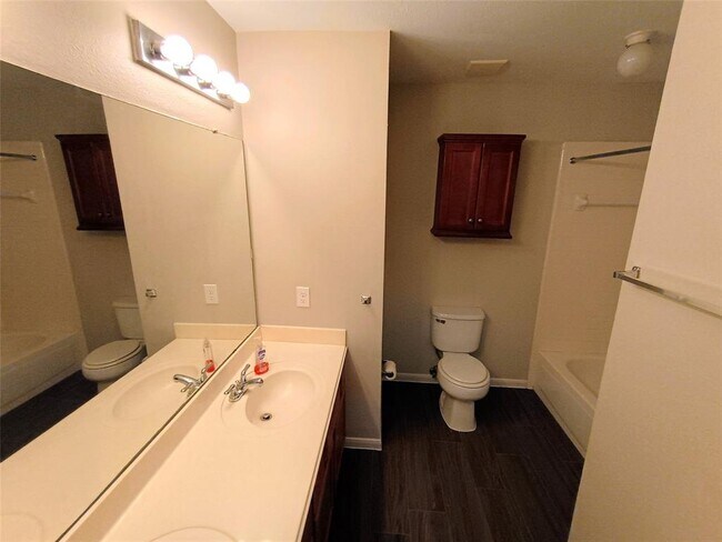 Building Photo - 3821 Pin Oak Dr N