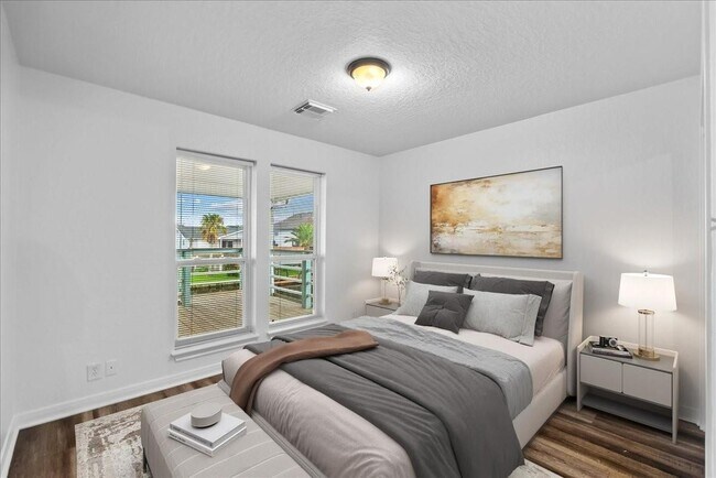 Building Photo - 933 Bonita Dr