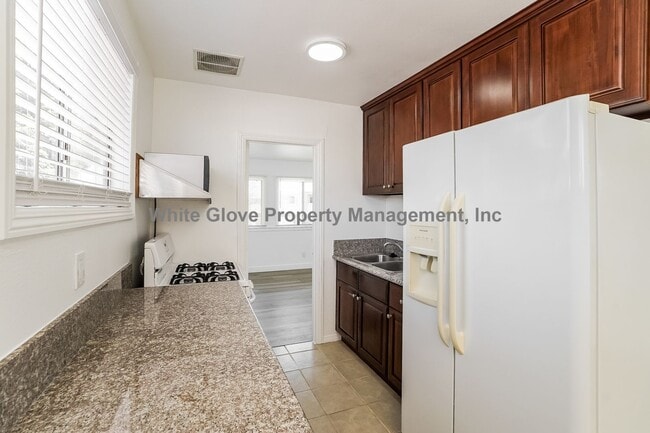 Building Photo - Charming Upstairs One Bedroom Apartment