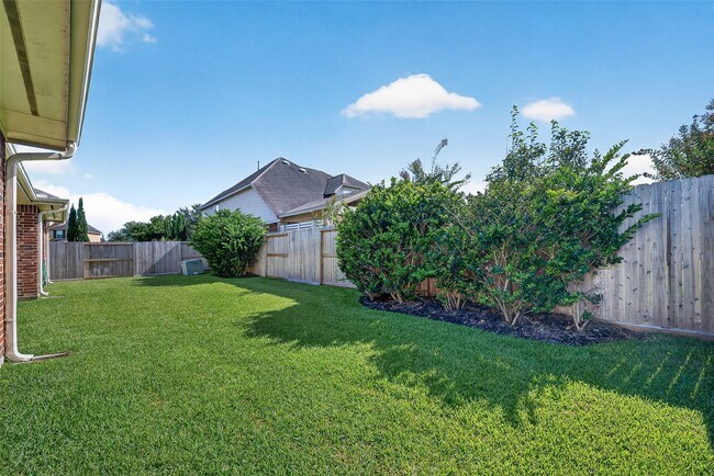 Building Photo - 2624 Holbrook Springs Ln