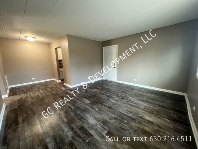 Building Photo - ***FULLY UPDATED / WEST CHICAGO - 1 BDRM /...