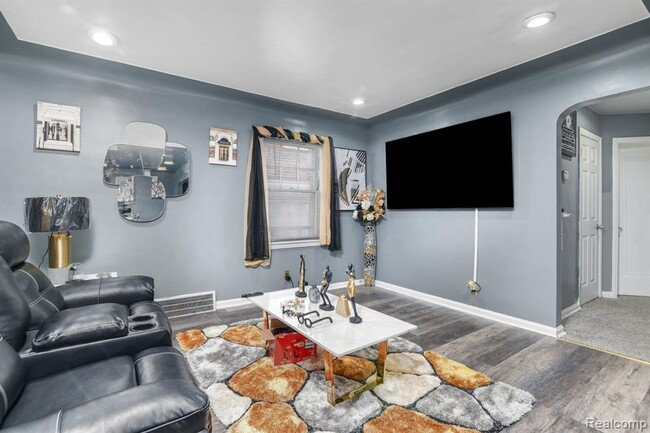 Building Photo - COMING SOON! Welcome to this charming hous...