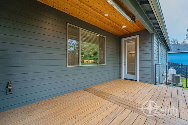 Building Photo - 134 Zephyr Dr