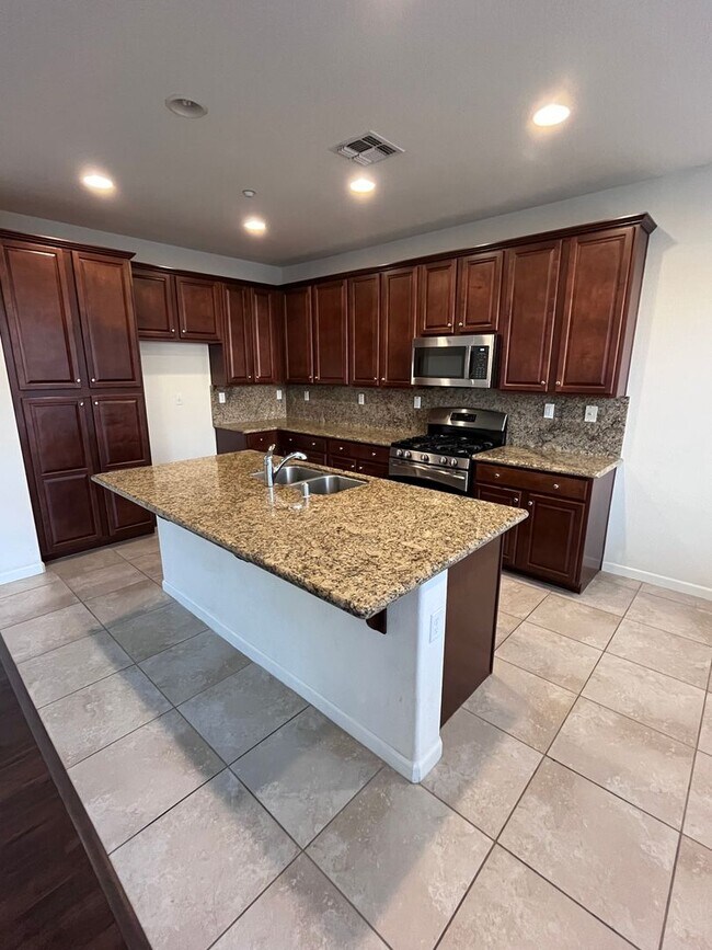 Building Photo - BEAUTIFUL FOUR BEDROOM HOME IN WESTPARK!!
