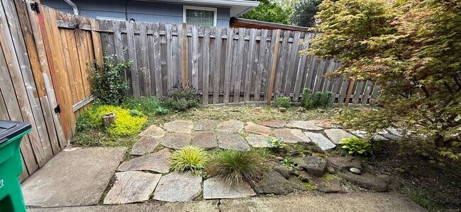 Building Photo - Well-cared-for home with strong curb appeal and quality updates in Southeast Portland.