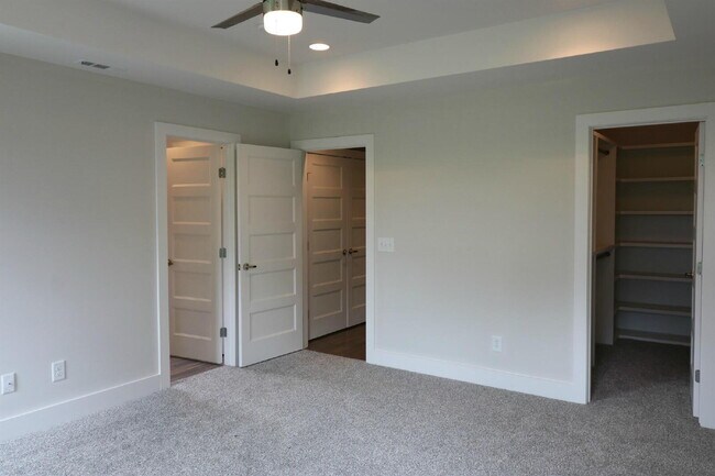 Building Photo - Spacious 4-Bedroom home minutes walk from the park!