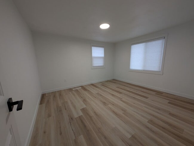 Building Photo - Gorgeous 3 Bed 2 Bath Orchards House with Shop