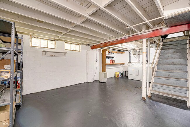 Building Photo - 4924 Rosslyn Ave