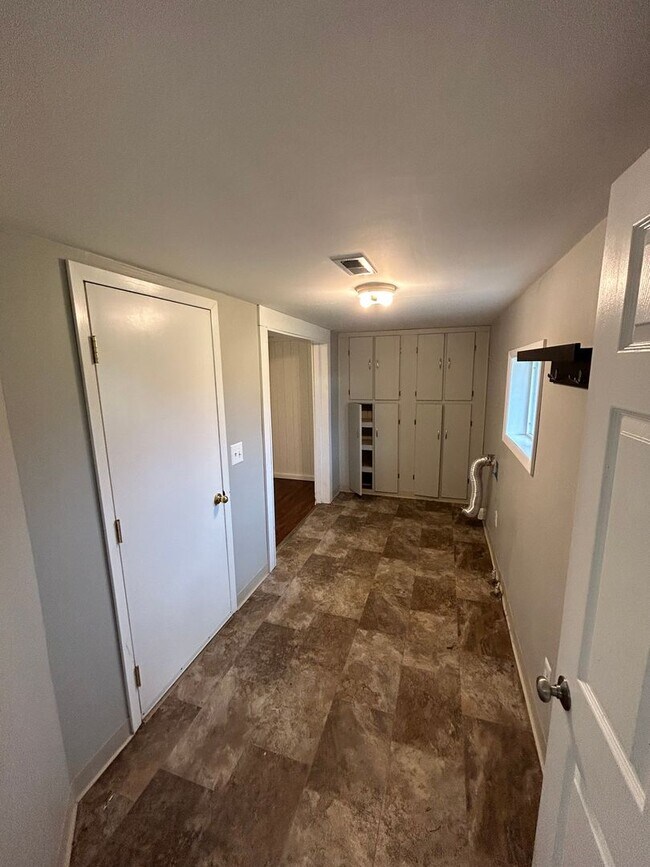 Building Photo - Newly Renovated 3 bed, 1.5 bath on Acreage...
