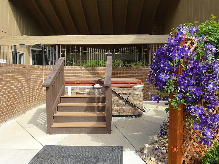 Building Photo - 2800 Kalmia Ave