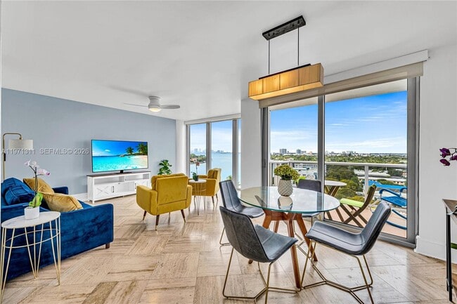 Building Photo - 900 Bay Dr