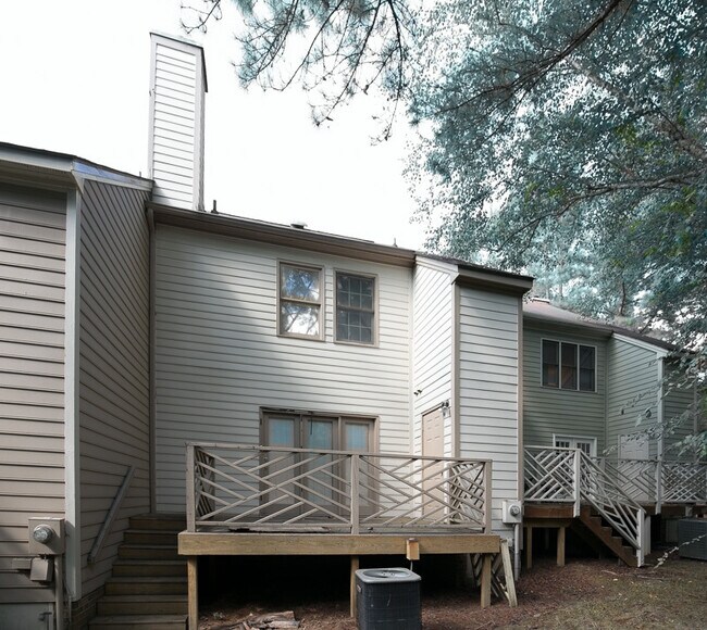 Building Photo - Charming 2BR & 2.5BA Townhome with Dual Primary Suites in Woodstream Glen