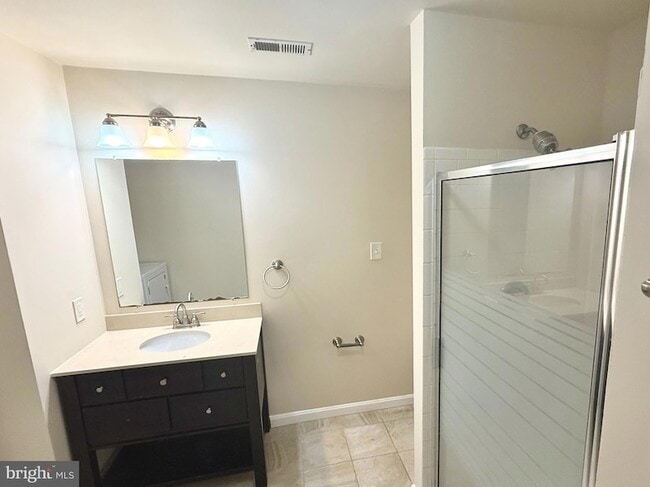 Building Photo - 5026 Dorchester Cir