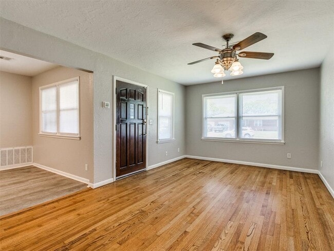 Building Photo - 710 Highland Pkwy