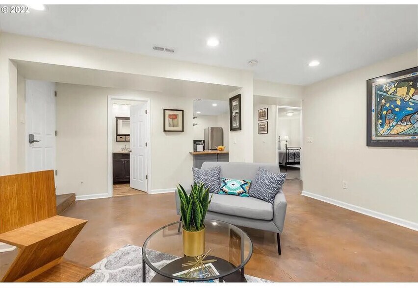 Building Photo - 405 NE 53rd Ave