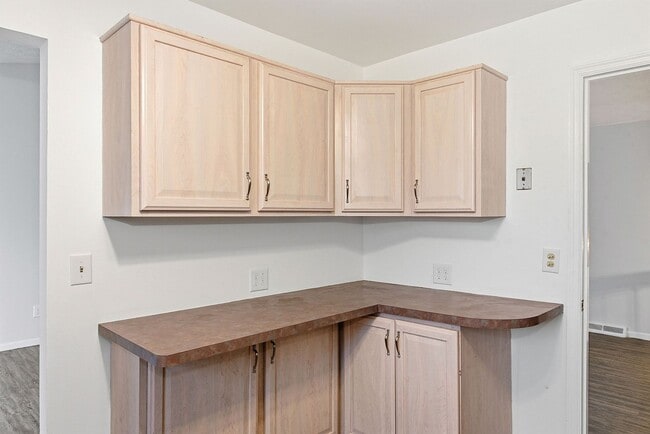 Building Photo - WESTWOOD - Spacious 3 bed 2.5 ba 2 car garage