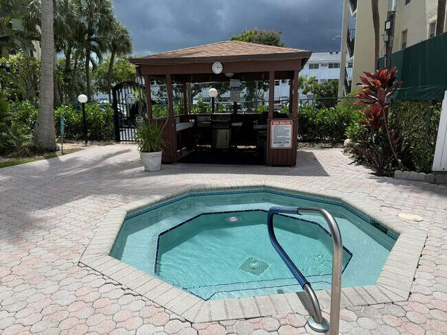 Building Photo - 5300 NE 24th Terrace