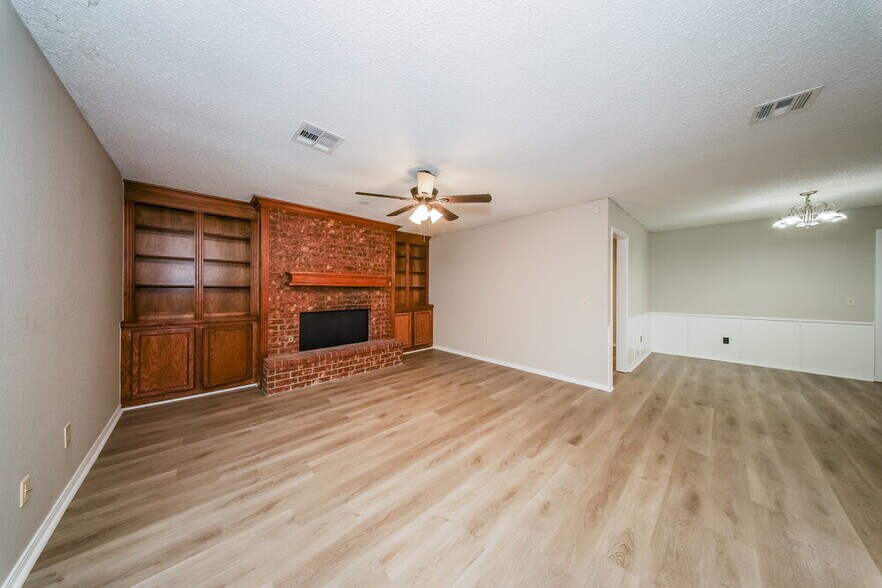 Building Photo - 11032 N Eagle Ln