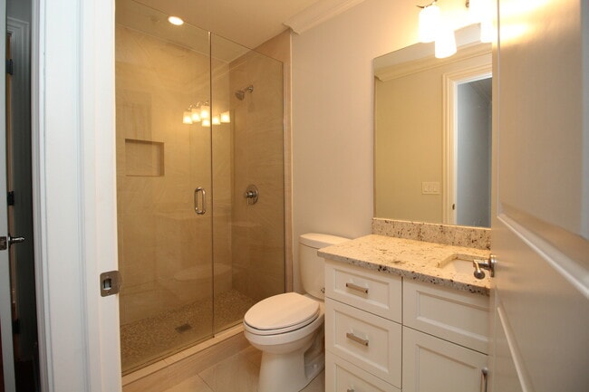 Building Photo - 1609 W Warren Blvd