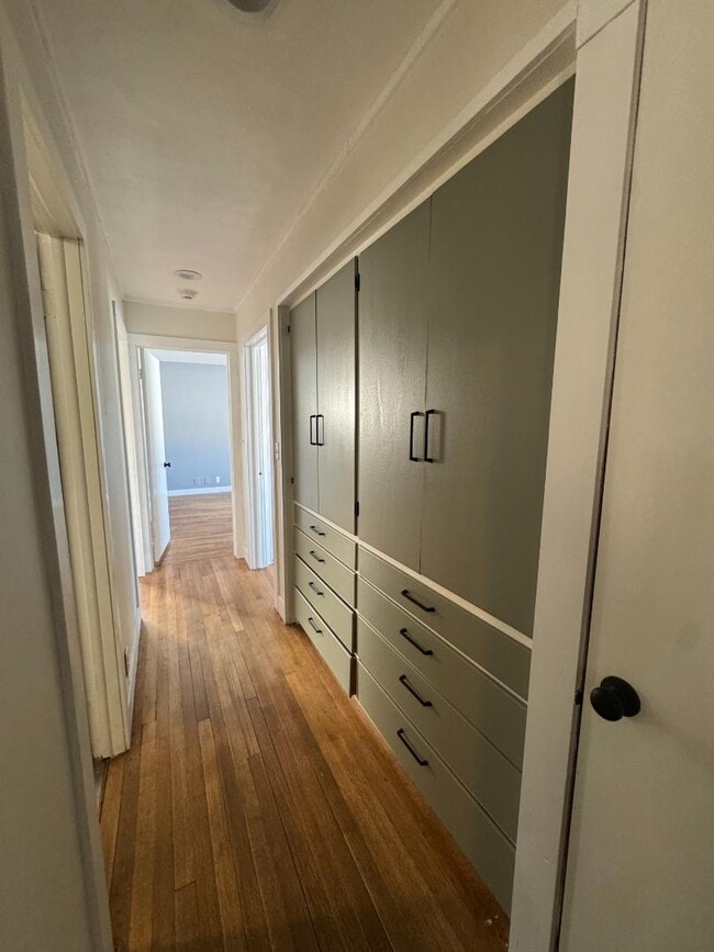 Building Photo - 513 N Ottawa Rd