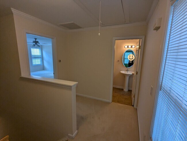 Building Photo - Spacious 4-Bedroom, 3-Bath Home in Parkside!