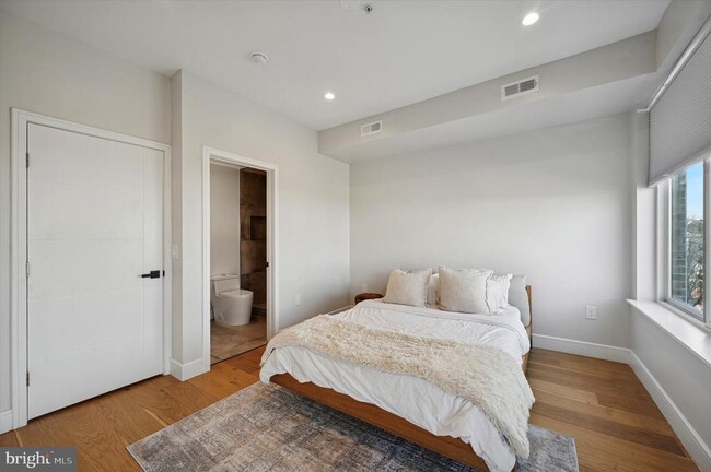 Building Photo - 331 Fountain St