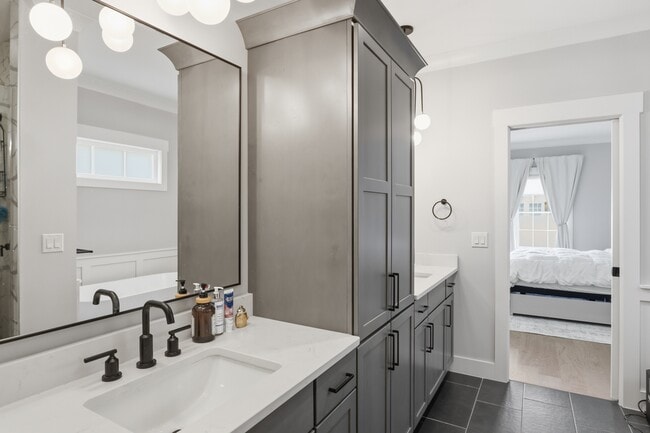 Building Photo - 1000 Fendley St