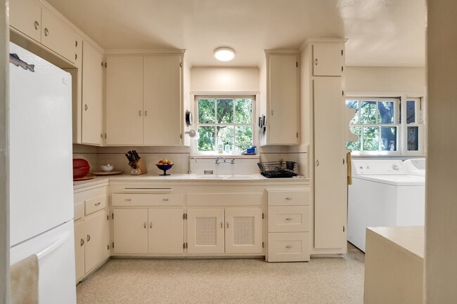 Building Photo - 7503 Willow Glen Rd