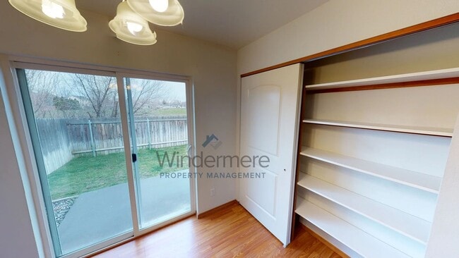 Building Photo - Maria167-2