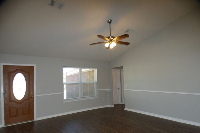 Building Photo - 4-Bedroom Home On Cul-De-Sac