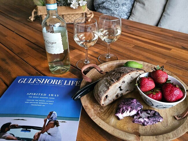 Building Photo - McGregor Woods  Community with Natural Surrounding Charm. Close to Sanibel.