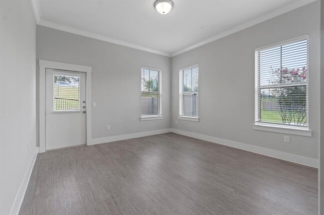 Building Photo - 4024 Bungalow Ln