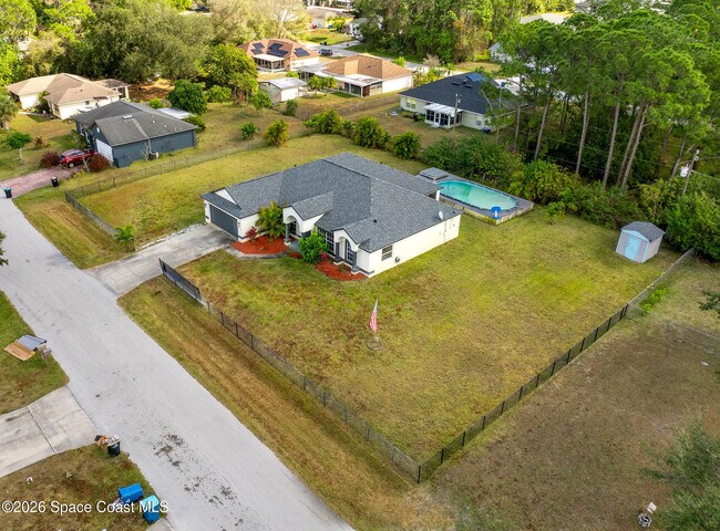 Building Photo - 1126 Ruby St SE