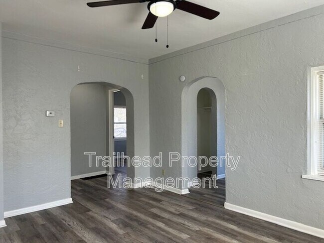 Building Photo - 2104 S Norwood Ave