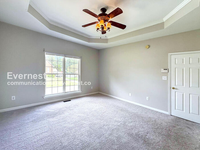 Building Photo - 6004 Park View Dr