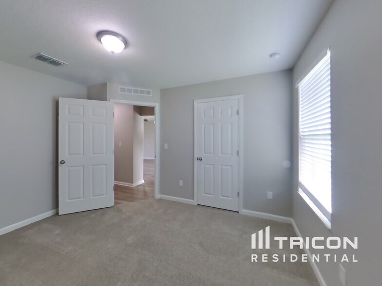 Building Photo - 77013 Birdseye Ct