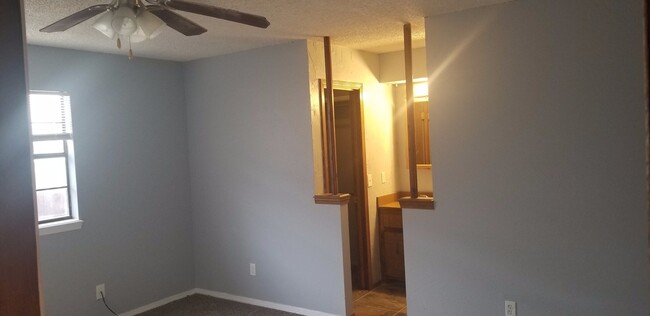 Building Photo - 4 bedroom