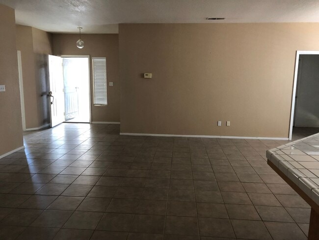 Building Photo - Charming 3-Bedroom Home in Tevis Ranch – P...