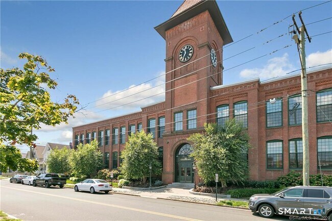 Building Photo - 25 Grand St