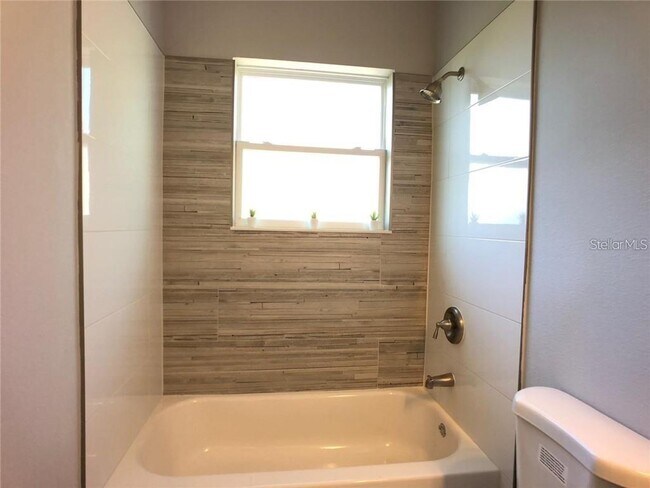 Building Photo - 205 Flounder Pl