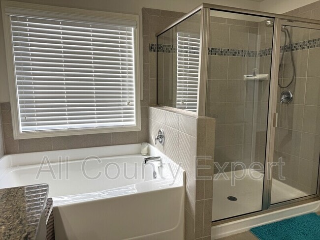 Building Photo - 6651 Rivergreen Rd