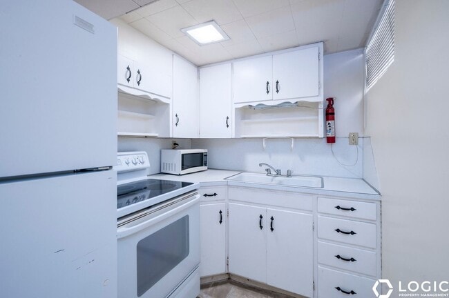 Building Photo - 811 E 50 S
