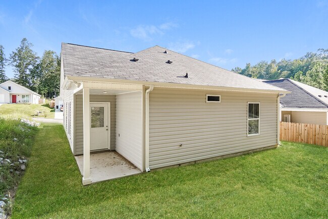 Building Photo - 240 Willowridge Ln